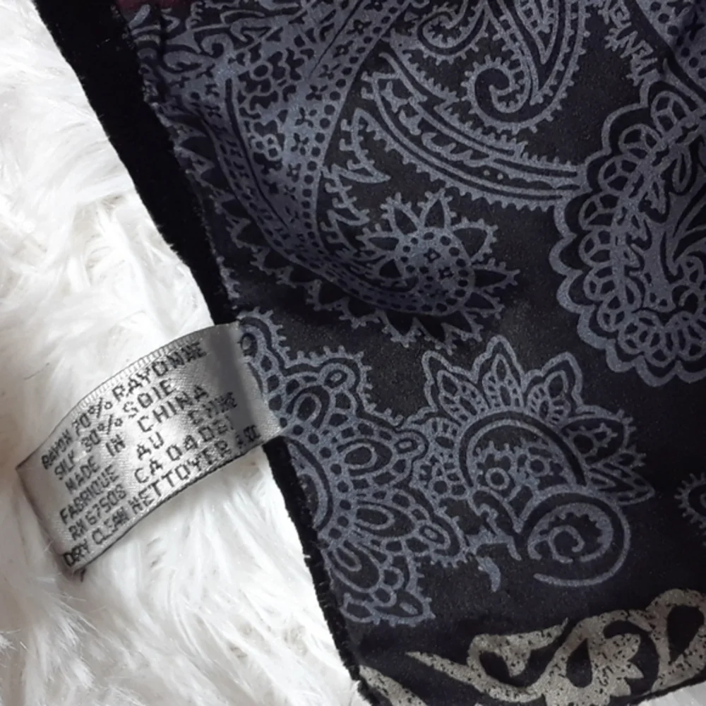 ELAINE GOLD For COLLECTION XIIX Ltd. Scarf